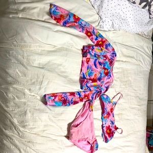 I’m selling a set that comes with a water shirt the bottoms and the top
